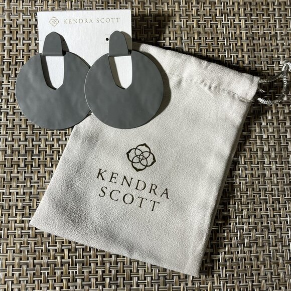 KENDRA SCOTT Diane Grey Matte Statement Earrings Hammered Metal-Retired - Picture 7 of 8
